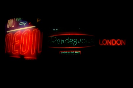  НЕОНОВЕ РАНДЕВУ З ЛОНДОНОМ